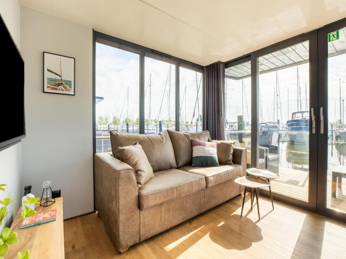 Comfortable Houseboat In Volendam Marina Eksteriør bilde
