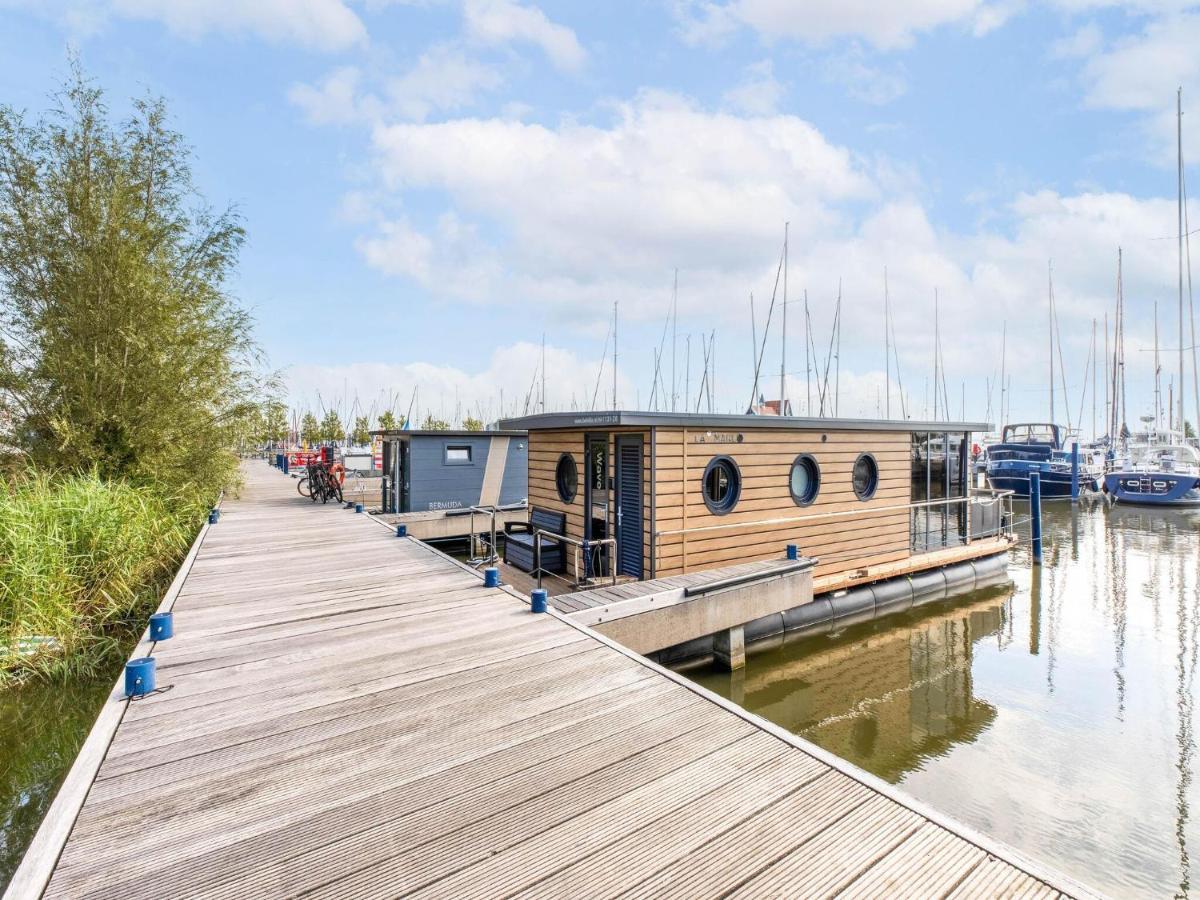 Comfortable Houseboat In Volendam Marina Eksteriør bilde